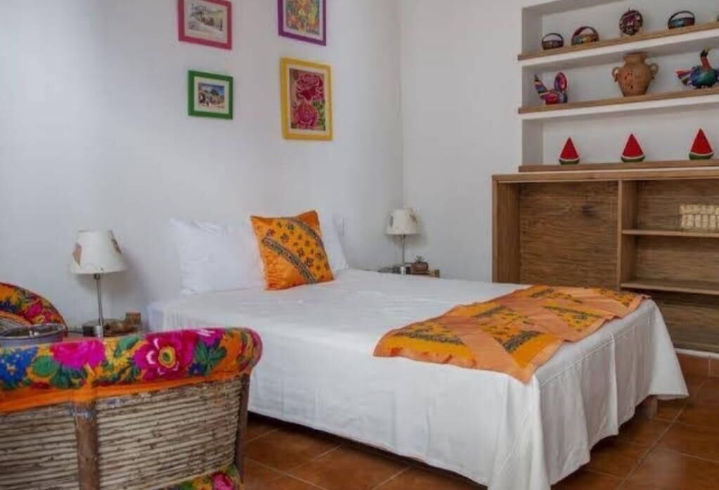 Habitación doble Deluxe, vista al patio | Tabla de planchar con plancha y wifi gratis 