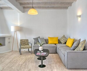 TV, lettore DVD, biblioteca musicale, impianto stereo