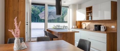 Fridge, microwave, oven, stovetop