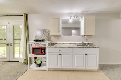 Pet-Friendly Studio in Bowie: 9 Mi to Six Flags