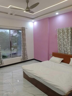 Deluxe Double Room, Balcony, Garden View | Hypo-allergenic bedding, free WiFi, bed sheets - Hotel Moonlight & Restaurant (Sehore)
