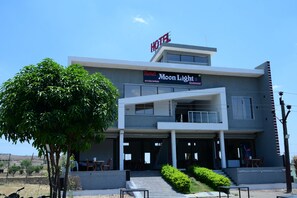 Garden - Hotel Moonlight & Restaurant (Sehore)