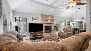 Smart TV, fireplace