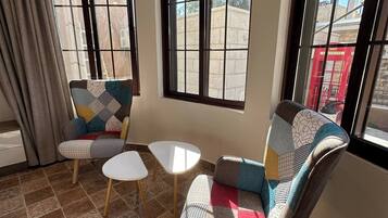 Apartment, 1 Bedroom, Balcony, City View | Interior