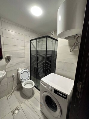 Apartment, 1 Bedroom, City View | Bathroom