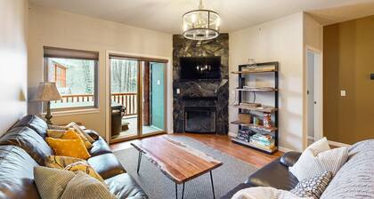 Stunning family-friendly home with private hot tub overlooking mountains