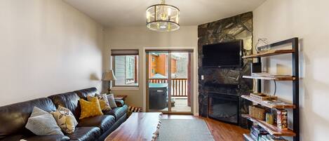 TV, fireplace