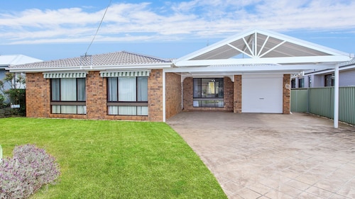 Charming 3 bedroom Family & Pet Friendly Home in Shoalhaven Heads