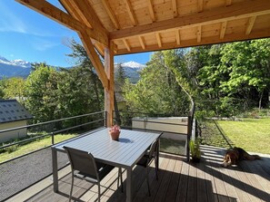 屋外ダイニングエリア