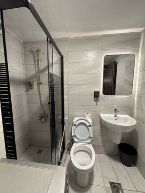 Appartement, 1 chambre, fumeur, vue sur la ville | Salle de bain