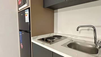 Apartment, 1 Bedroom, Smoking, City View | Interior