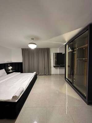 Apartment, 1 Bedroom, Smoking, City View | 1 bedroom