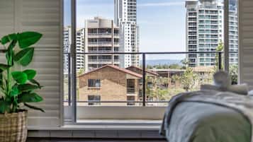 3 bedrooms, iron/ironing board, Internet, bed sheets