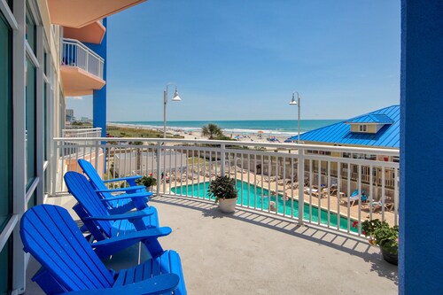 OceanView condo with pools, hot tubs, private balcony & beach access