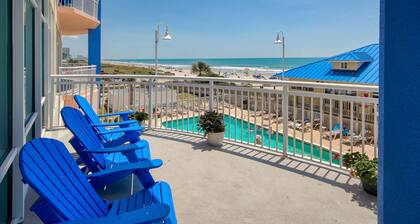 OceanView condo with pools, hot tubs, private balcony & beach access