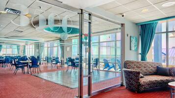 المنشأة من الداخل