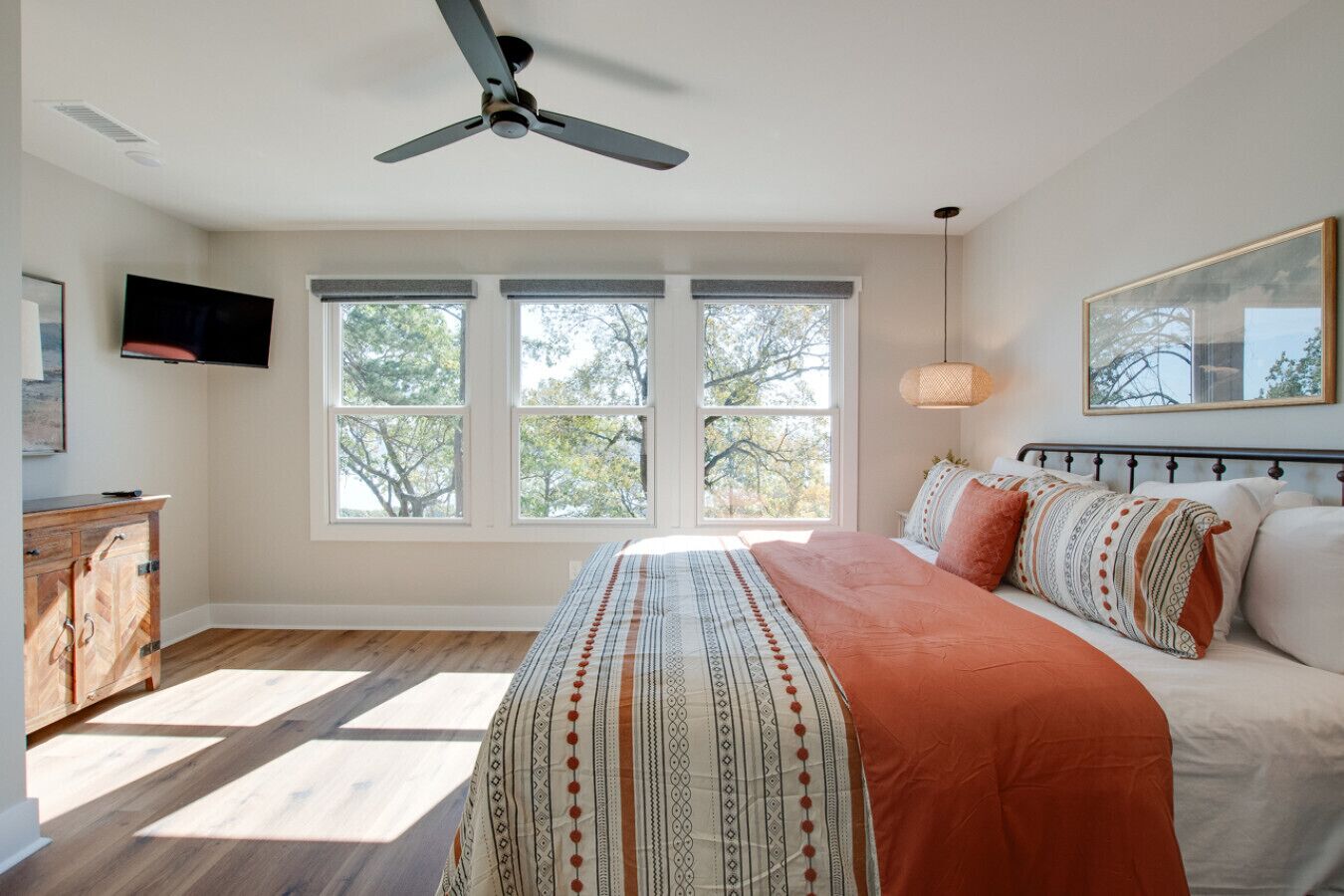 2 bedrooms, desk, travel crib, free WiFi