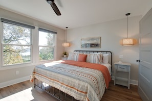 2 bedrooms, desk, travel crib, free WiFi