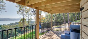 Tuscan-Inspired Lakeside Cabin with Hot Tub, Stunning Views, and Elegant Comfort