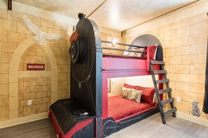 8 quartos, ferros/tábuas de passar roupa, berço de viagem, Wi-Fi