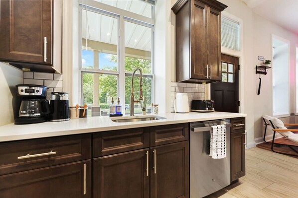 Interior - Netflix+FreeParking+BBQ Near Shops in East Liberty (Pittsburgh)