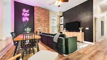 Smart-TV og stereoanlegg