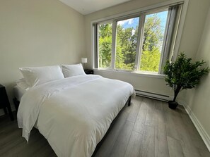 3 bedrooms, desk, iron/ironing board, travel crib - River Views l Walker's Paradise l Coffee Station l Near Niagara Falls (St. Catharines)