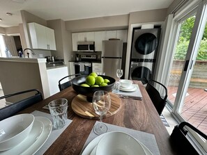 Fridge, microwave, oven, stovetop - River Views l Walker's Paradise l Coffee Station l Near Niagara Falls (St. Catharines)