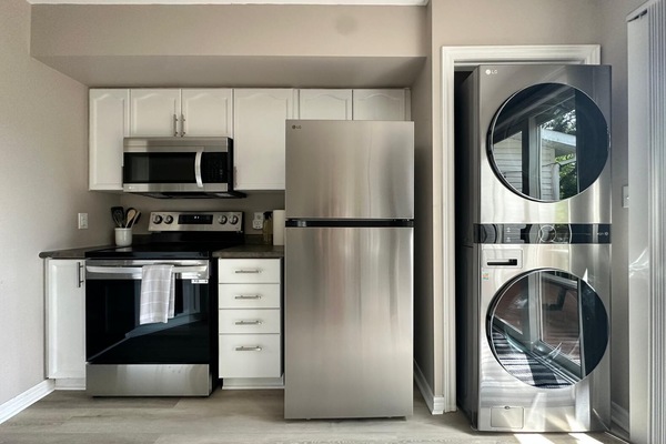 Refrigerador, microondas, horno, placa de cocina