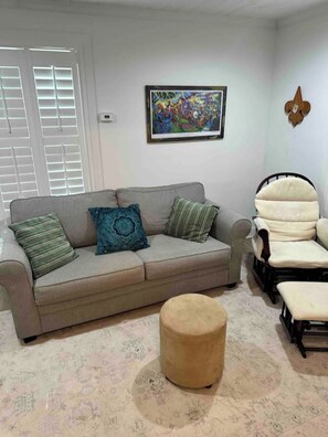 Smart TV, fireplace, books - Beauty and The Bay (Bay St. Louis)