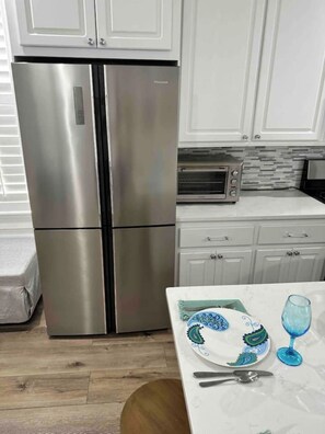 Fridge, microwave, oven, stovetop - Beauty and The Bay (Bay St. Louis)