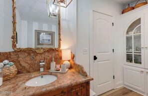 Hair dryer, towels, shampoo, toilet paper - Beauty and The Bay (Bay St. Louis)
