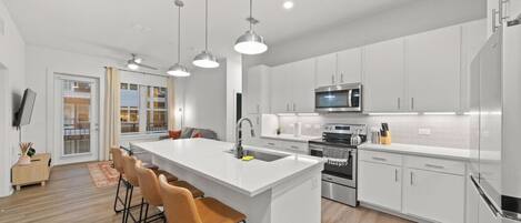 Fridge, microwave, oven, stovetop