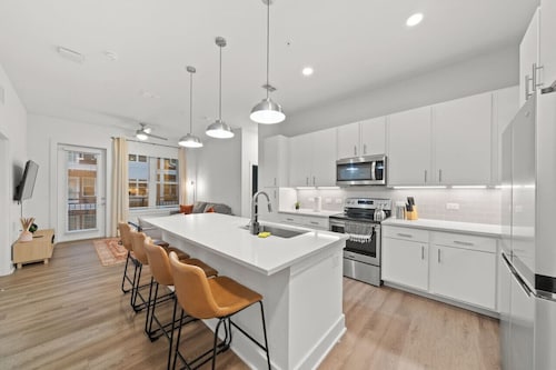 Cozy, 2BD haven in heart of Tampa | Free Parking!