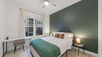 2 habitaciones, escritorio, tabla de planchar con plancha y wifi gratis