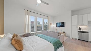 Desk, iron/ironing board, WiFi, bed sheets