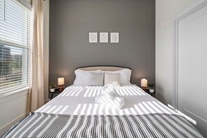 2 bedrooms, desk, iron/ironing board, free WiFi