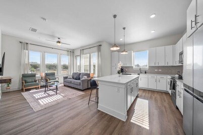 Bright, Spacious 2BD in heart of Tampa | Free Prkg