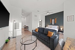 1 chambre, bureau, fer et planche à repasser, Wi-Fi gratuit