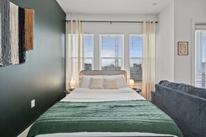 Iron/ironing board, free WiFi, bed sheets