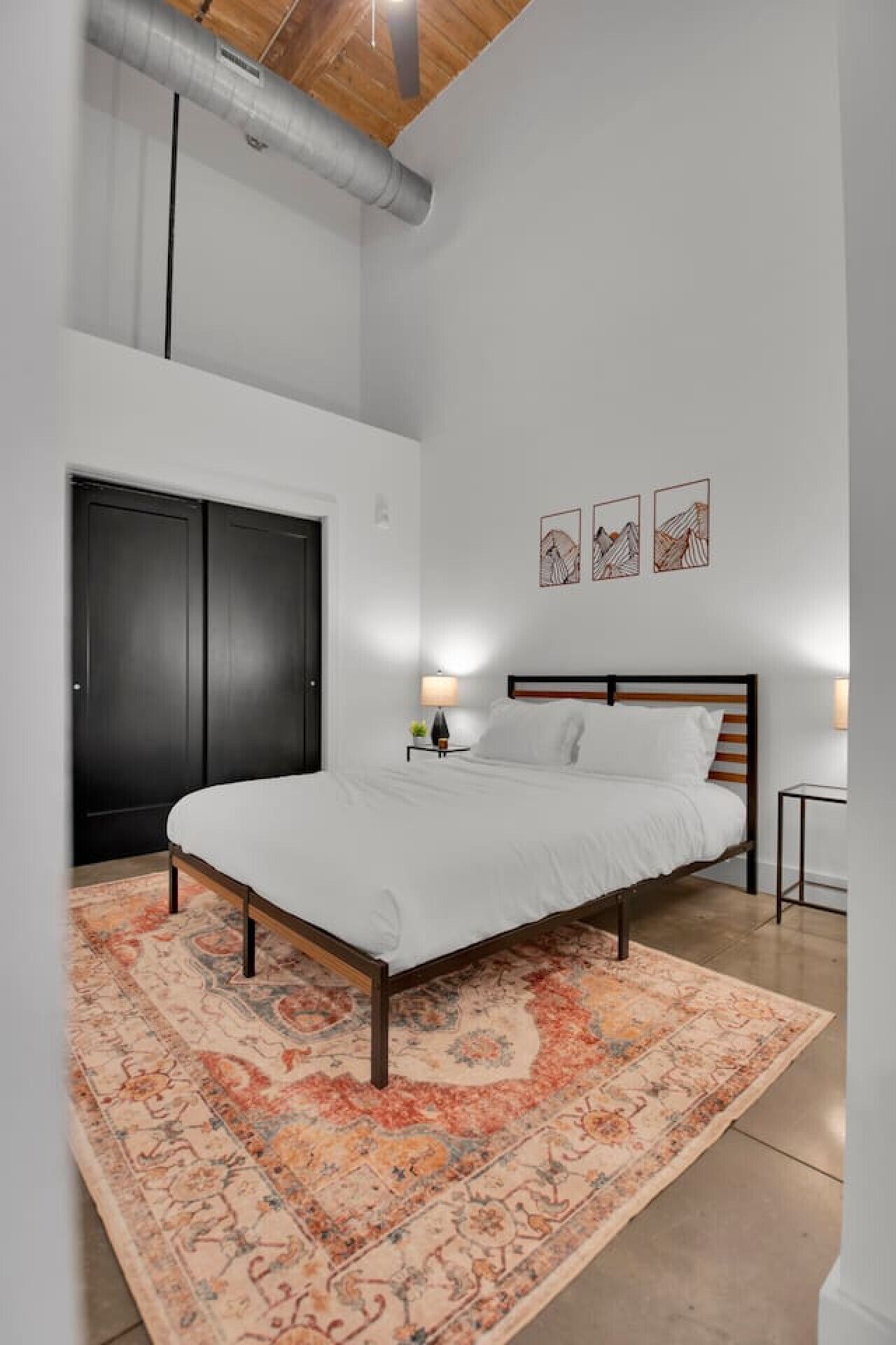 2 bedrooms, desk, iron/ironing board, WiFi