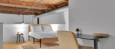 2 slaapkamers, een bureau, een strijkplank/strijkijzer, wifi