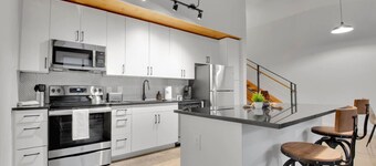 Stylish, Roomy 2BD Loft | Pool | 5 mins to DT GVL