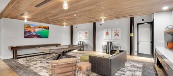 Huge, Open Loft | Arts District | 5 mins to DT GVL