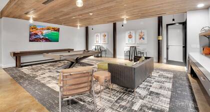 Huge, Open Loft | Arts District | 5 mins to DT GVL
