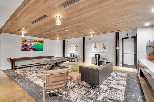 Huge, Open Loft | Arts District | 5 mins to DT GVL