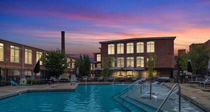 Bright, Cozy Loft | Pool | Gym | Great location!