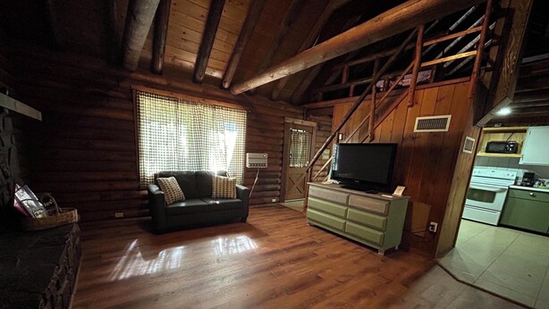 Living area - Cabin #8 - Ranch House (Payson)