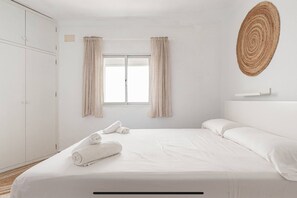 2 bedrooms, iron/ironing board, travel cot, WiFi - La Casa Manzanilla - Casa con Vistas al mar en el Centro de Conil (Conil de la Frontera)