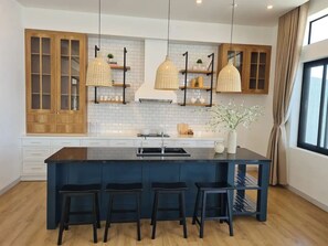 Fridge, microwave, stovetop, dishwasher - TerraCotta Beachfront Villa Phan Thiet

 (Phan Thiet)